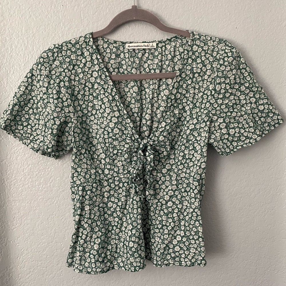 Abercrombie & Fitch green babydoll floral blouse